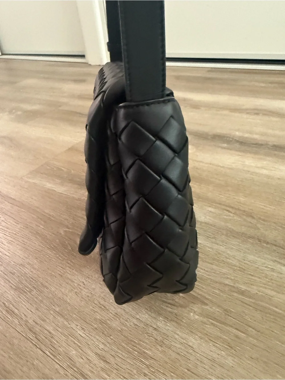 Bottega Veneta Black Intrecciato Woven Leather cobble messenger Bag